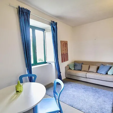 In Sleeps 4 With Air Con