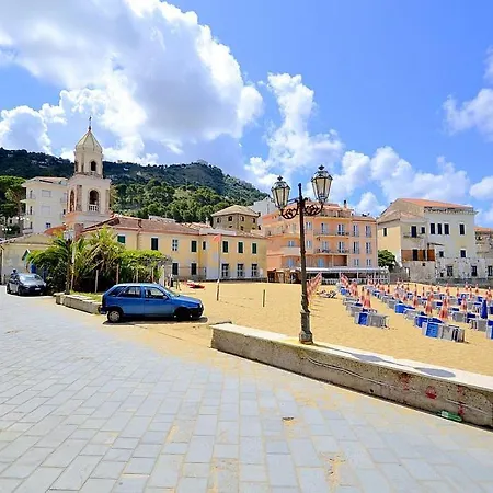 Apartament In Sleeps 4 With Air Con