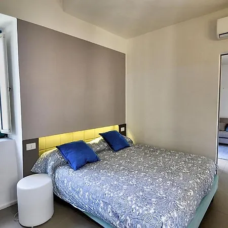 In Sleeps 4 With Air Con Apartament *