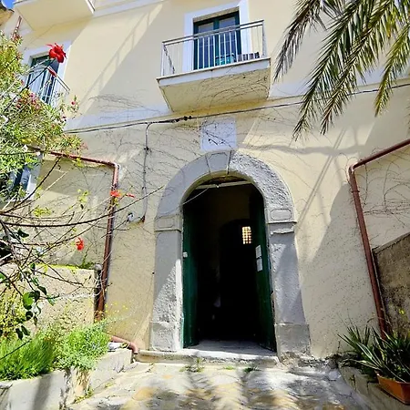 In Sleeps 4 With Air Con Apartament *